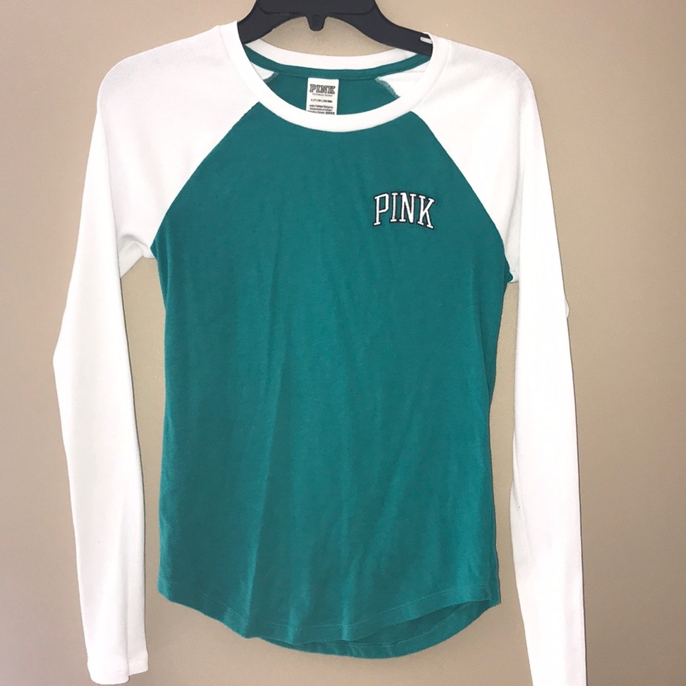 VS/Pink long sleeve sleeping tee